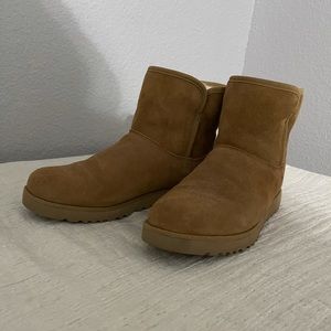 Ugg’s! Excellent condition! Says size 8.5 fits more like 7 or 7.5.